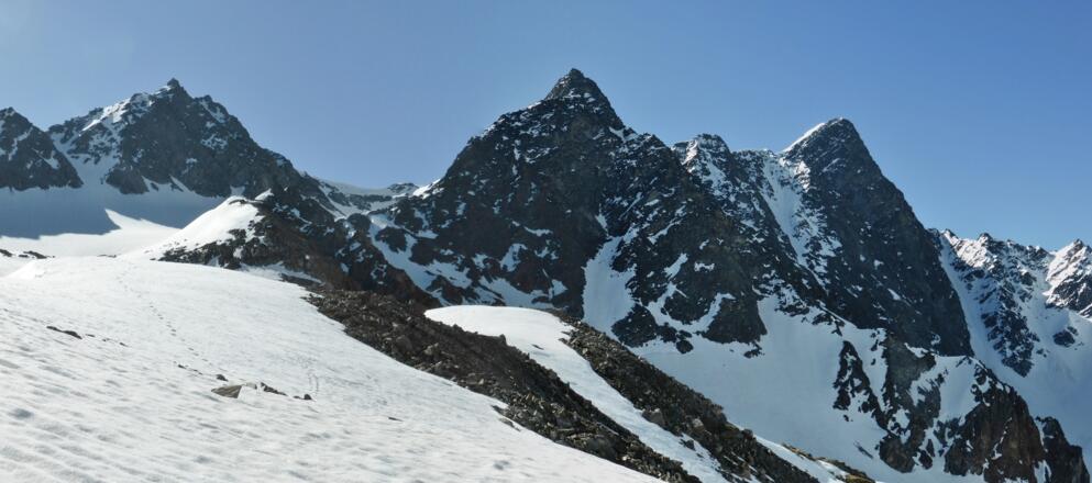 Glockturm (rechts) von Norden - aus dem Bereich Rote Schragen