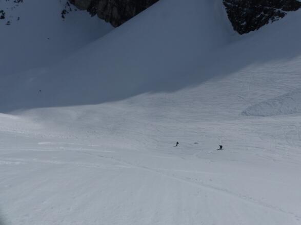 Genussvolle Abfahrt über weite Firnflächen.