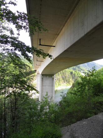 Wie breit eine Autobahn ist merkt man erst, wenn man sie unterquert.