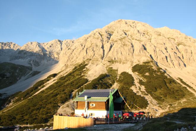 Pfeishütte im Banne der Stempelsjochspitze