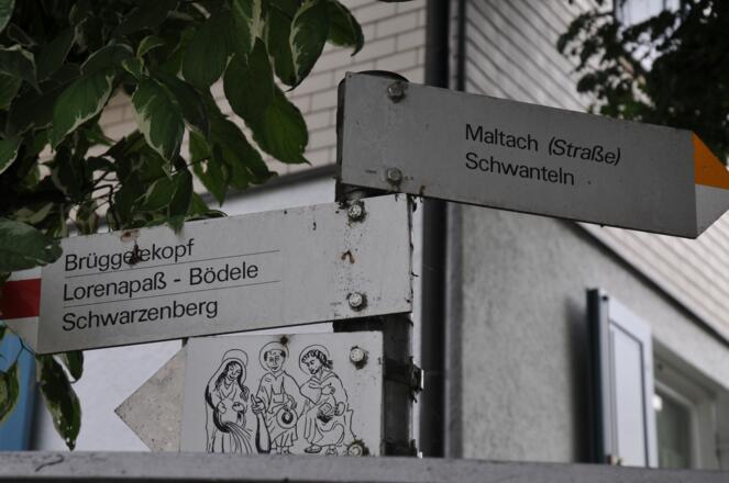 Wegweiser zum Brüggele und Sagenweg Ilga Merbod Diedo