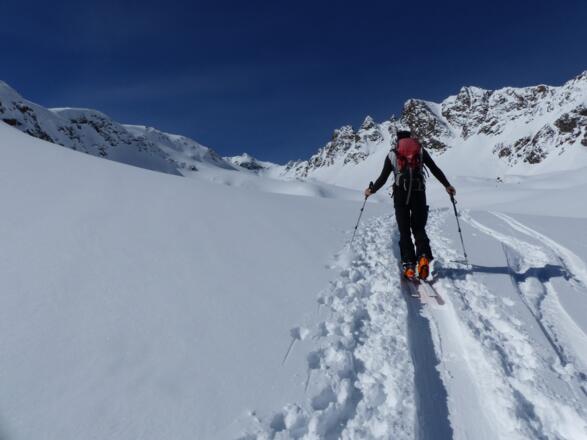 Im Rosskar öffnet sich eine wunderschöne Hochgebirgslandschaft mit weitläufigen Mulden und Kuppen.