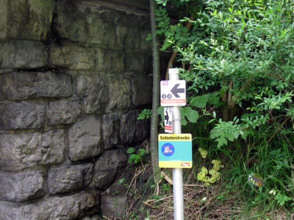 Nach der Unterführung gibt es eine Schiebestrecke.