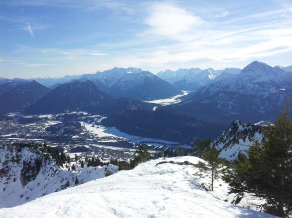 Am Gipfel, Blick Talkessel Reutte und Zwischentoren