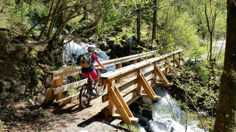 Überquerung Trattenbachfall