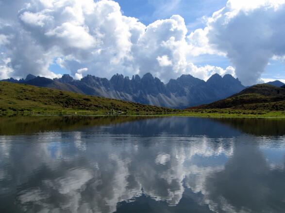 Am See zeigt sich die ganze Kraft und Schönheit dieses Ortes.
