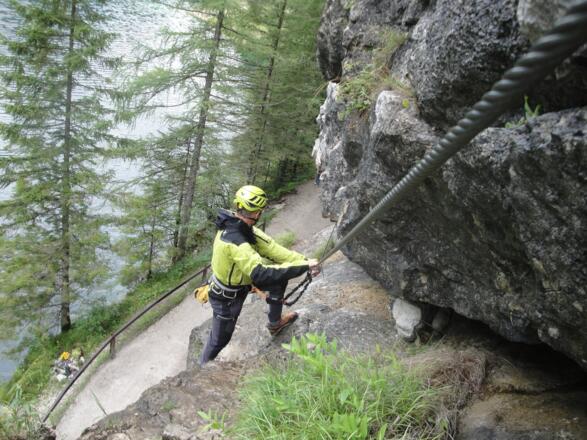 Beim Abstieg  zum Wanderweg in der "Girim" (Girim=alter, vermoderter Wurzelstock).