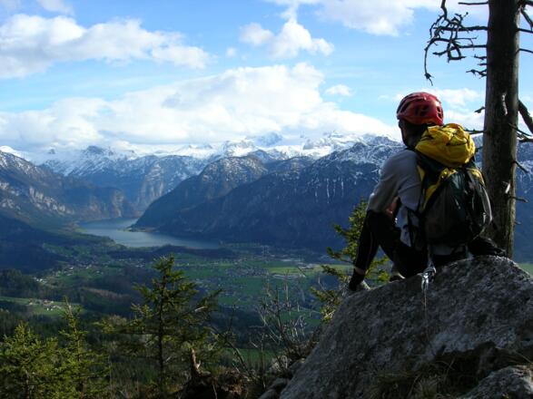 Beim Ausstieg hat man einen schönen Blick auf den Hallstättersee und Dachstein (18.4.2008)