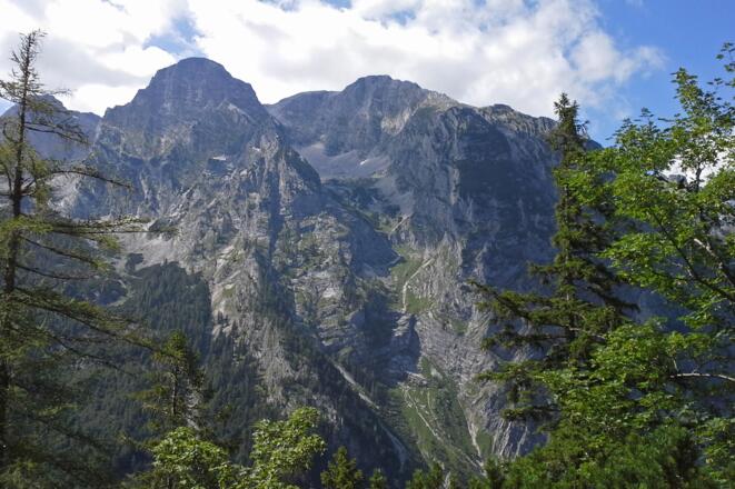 Das Finsterriegelkar zwischen Hebenkas und Hochplanberg vom Dolomitensteig aus gesehen