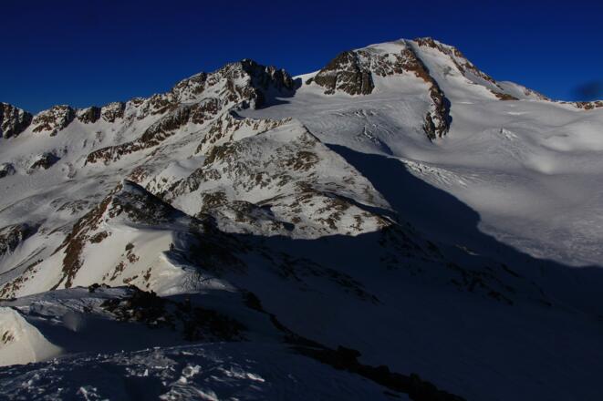 Die Ostflanke und links das Hintereisjoch