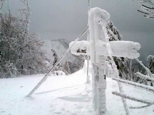 Kreuz bei Schlechtwetter
