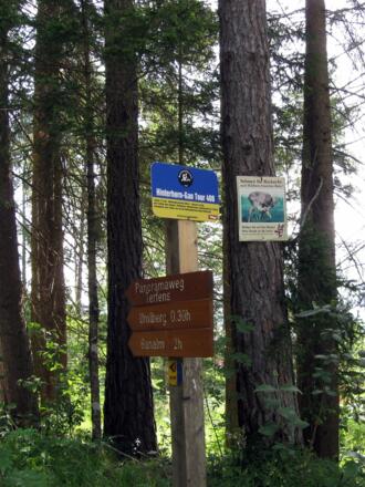 Bei diesem Wegweiser startet die eigentliche Tour.