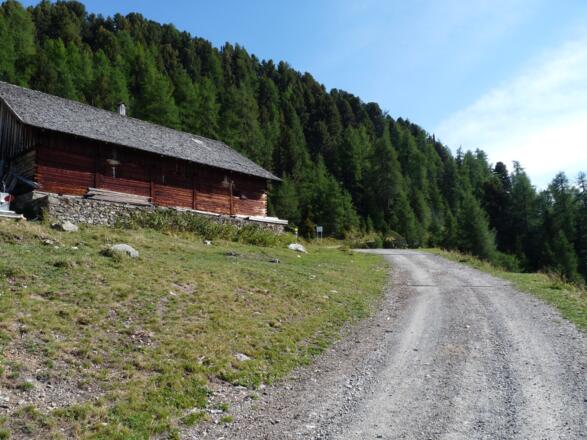Die Bergkastlalpe ist der Kreuzungspunkt in Richtung Plamort.