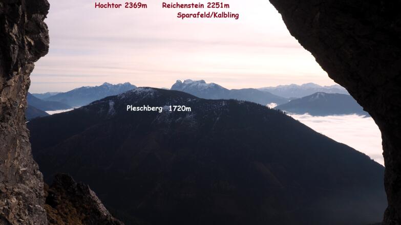 Frauenmauerhöhle 1655m, Blick ins Gesäuse