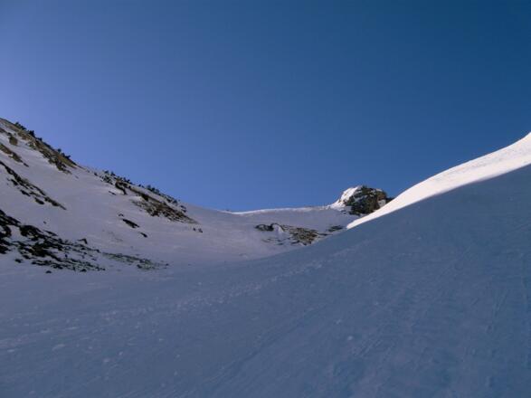 Der Ausstieg erfolgt (im Aufstiegssinne) im linken Bereich.