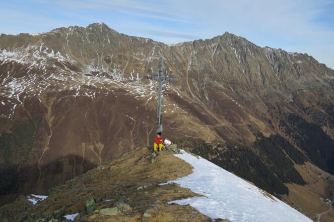 ... zum Gipfelkreuz des Mutenkogels.
