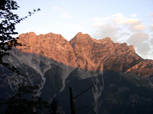 Sonnenaufgang beim Hüttenanstieg