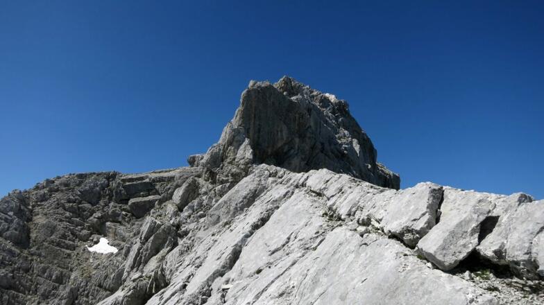 Das "Dachl" unter dem Gipfel