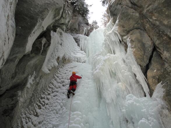 Hohenzoller Wasserfall im Winter mit Eiskletterer (10.2.2012)