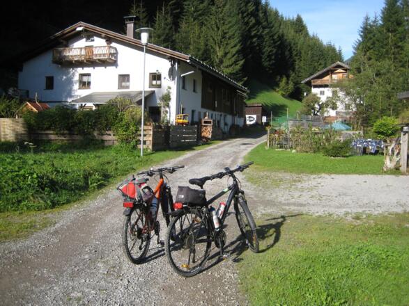 Auf dem Nebenweg von BICHELBACH nach BERWANG