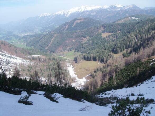 Schneeband in den Frühling.