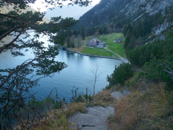 Am Gaisalmsteig mit Blick auf die Gaisalm.