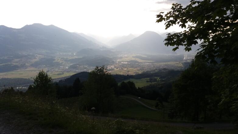 Ausblick von der Nenzinger Sitzbank, ca. 1145 hm.
