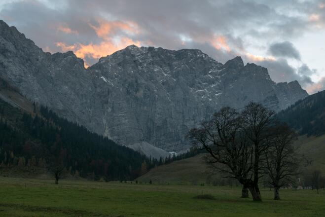 Abendlicher Blick in die Wände oberhalb des großen Ahornbodens