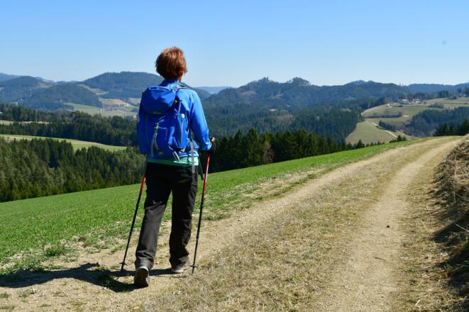 Unterwegs Richtung Naarntal - im Hintergrund die Ruine Ruttenstein