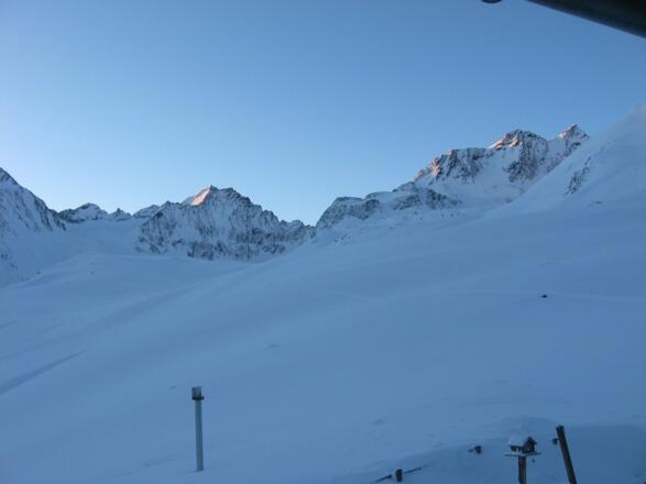 Die Grubenwand im Morgenlicht.