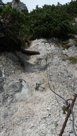 Eine weitere Drahtseilsicherung aufwärts.