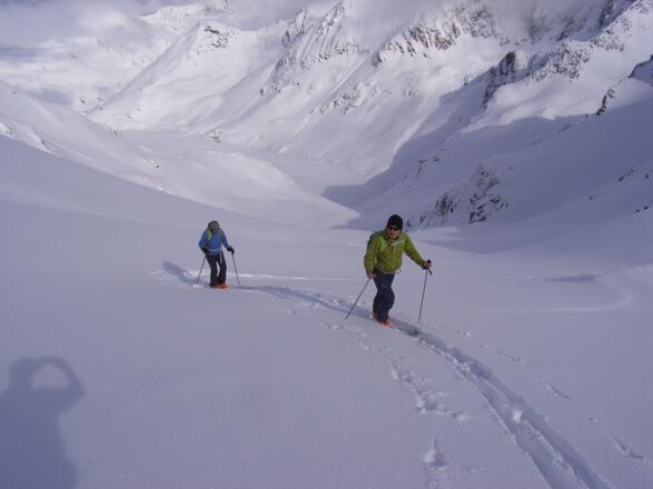 Sanftes und mäßig steiles Gelände vor dem Karboden des Gamezkogelferners.