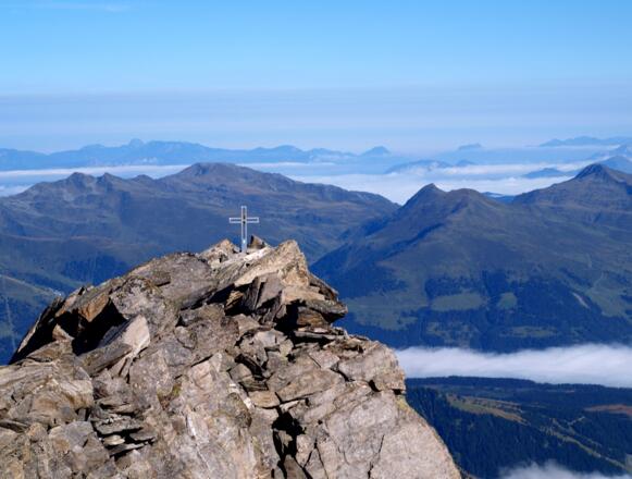 Kreuz Wildkarspitz vom höchsten Punkt 3073 m gesehen