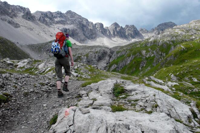 Kurz vor dem Bittrichsee; links oberhalb des Schuttkars ist der Übergang zum Württemberger Haus