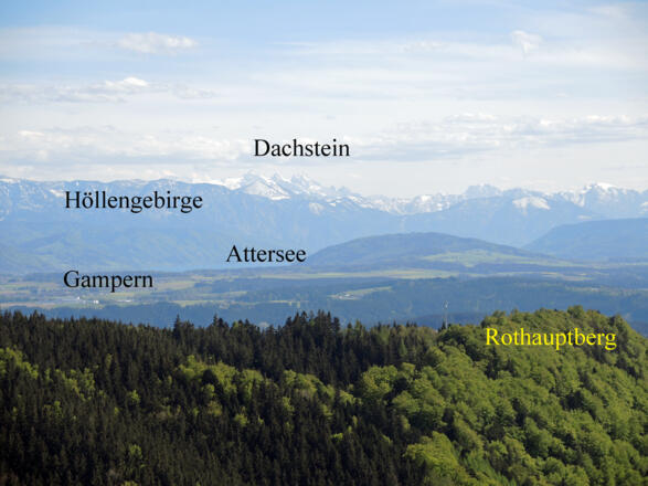 Blick zum Attersee, Höllengebirge und Dachstein.