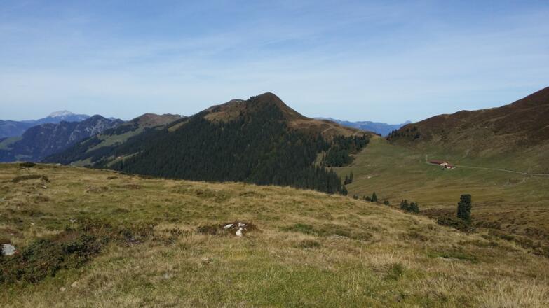 von links: Schatzberg - Joelspitze - Saupanzen - Feldalm vom höchsten Punkt des Mountainbiketeiles