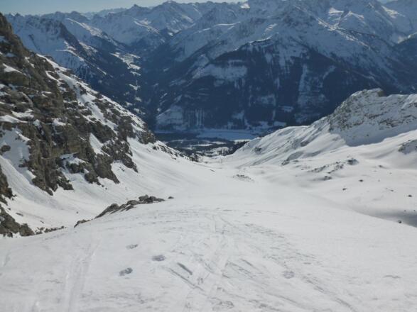 Blick vom P 2346 m hinunter ins Wasserfallkar