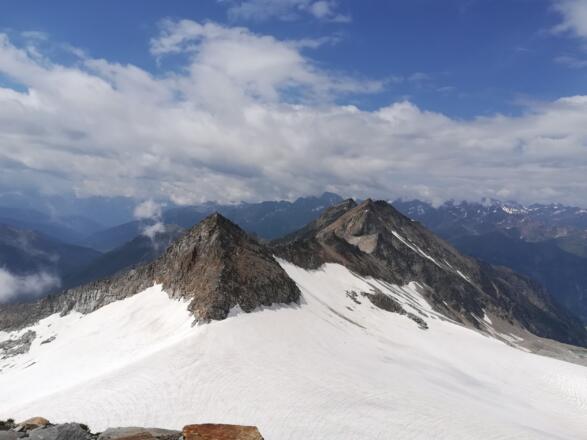Sonnblickgruppe: Blick vom Zittelhaus nach Westen: der 02-Alpinweg - links der Weg nach Heiligenblut (02-Variante)