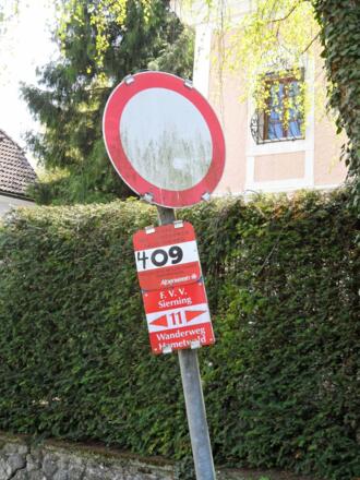 Wegmarkierung des Weitwanderweg 9