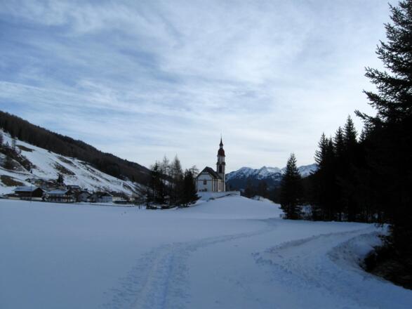 Die bekannte und weithin sichtbare Kirche von Obernberg.