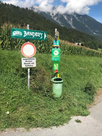 Wegweiser Radweg Fernpass/Biberwier in Richtung Tarrenz