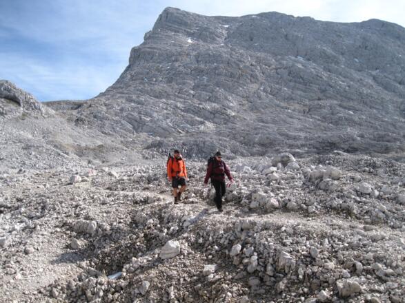 Auf dem Hochplateau herrschen Fels und Geröll soweit das Auge reicht