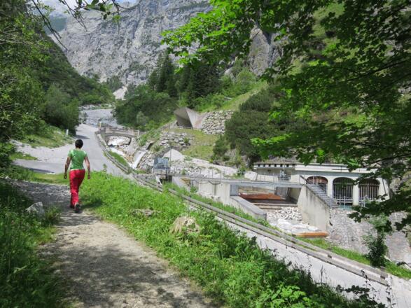 Die große Wasserfassung unterhalb des "Bettelwurfecks". Beginn des "Fluchtsteiges".