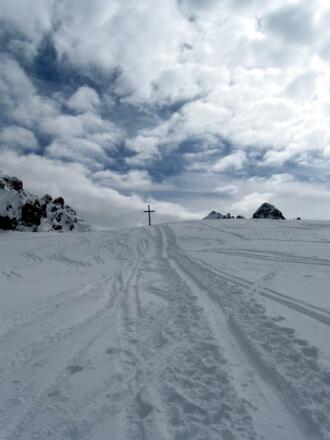 Die letzten Meter unter dem Gipfelkreuz