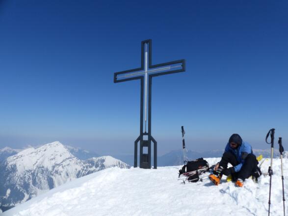 Der Gipfel des Roten Steins (2366 m).