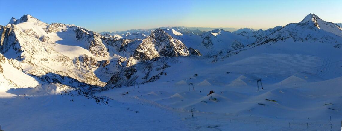 links Zuckerhütl und rechts Schußgrubenkogel