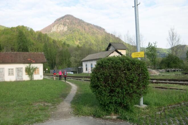 Entlang der Bahngleise