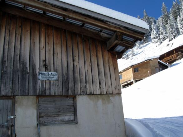 Beim Pfundsalm Niederleger endet die Rodelbahn und das freie Gelände beginnt.