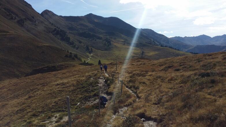 Bis zum Jöchl und darüber hinaus noch auf einem rotweiß markierten Steigerl....