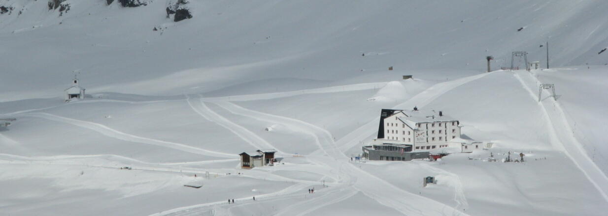 Blick zurück zur Bielerhöhe; mit dem markanten Gasthof Piz Buin!